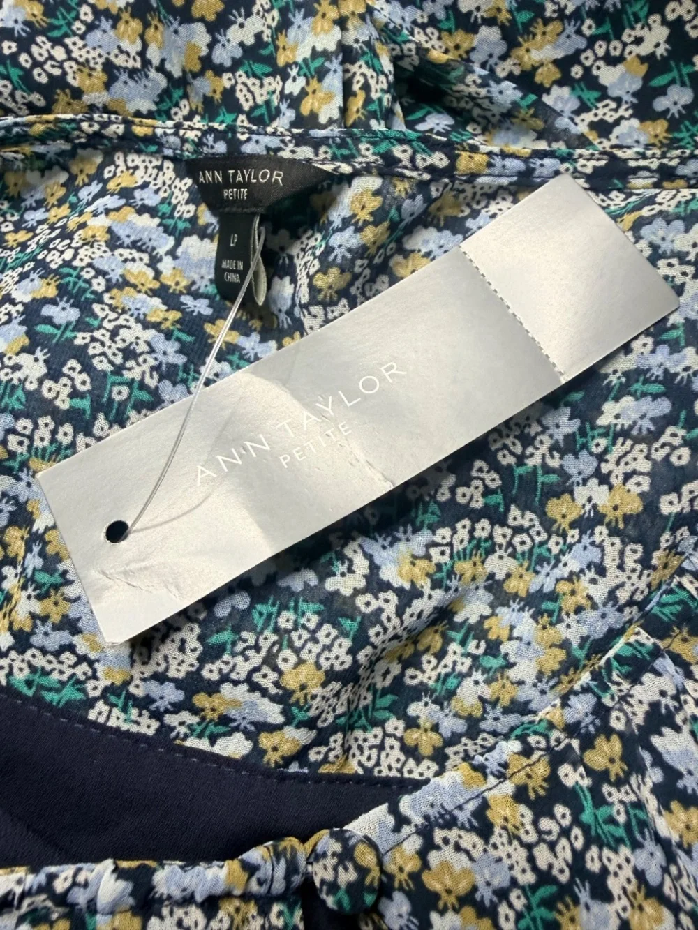 Ann Taylor, NWT Pleated Floral Dress with Sash. Size LP - Picture 5 of 5